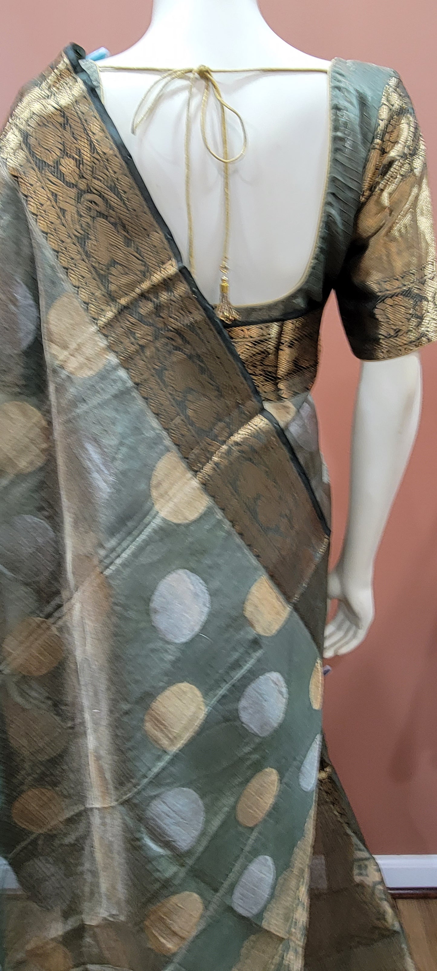 Tissue Kuppadam Saree w/ Blouse Collection