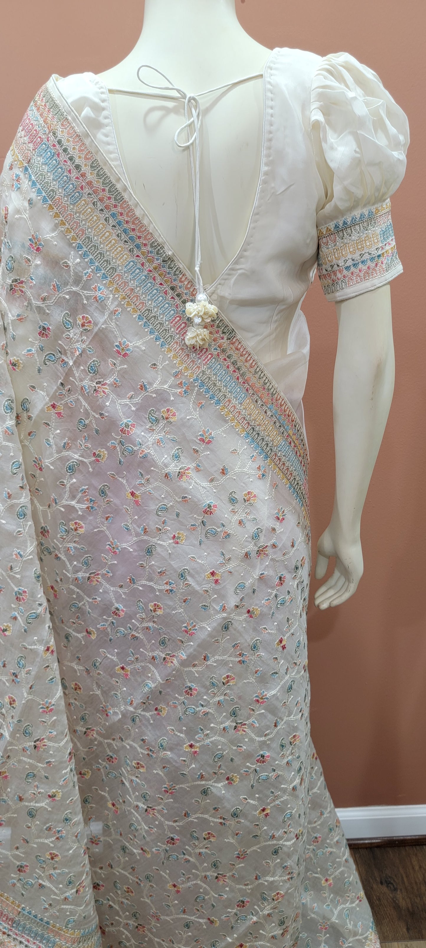 Embroidered Organza Saree W/ Blouse in White