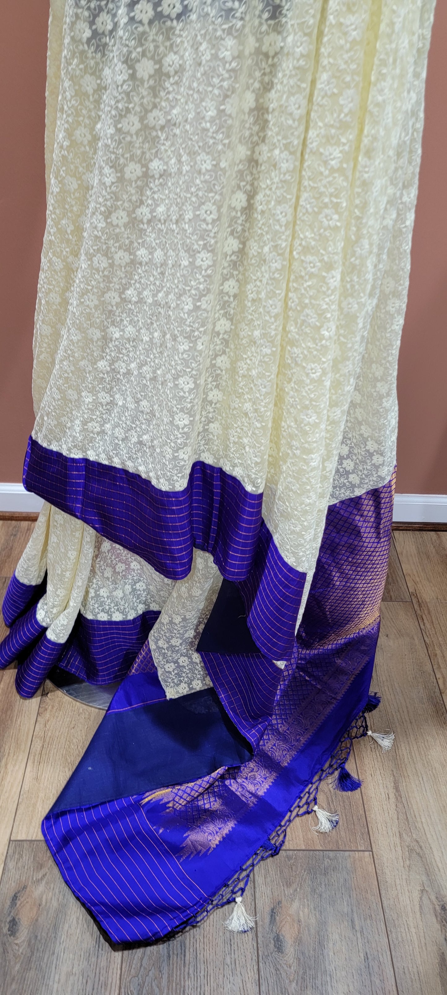 Chikankari Saree w/ Traditional Border