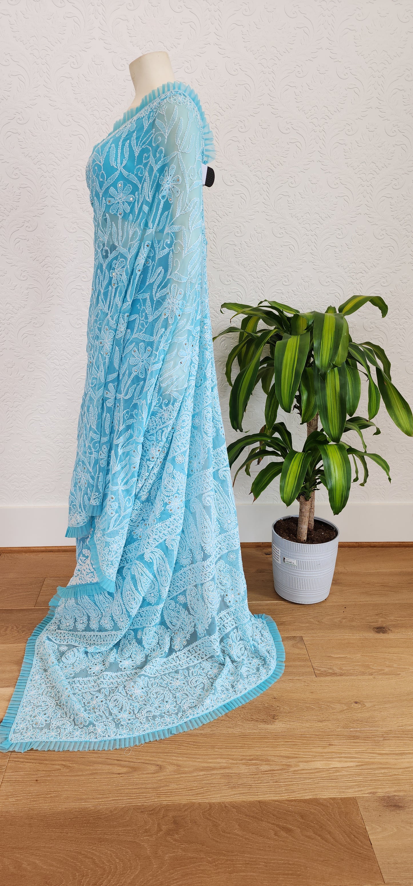 Hand Chikankari Georgette Saree W/Blouse.