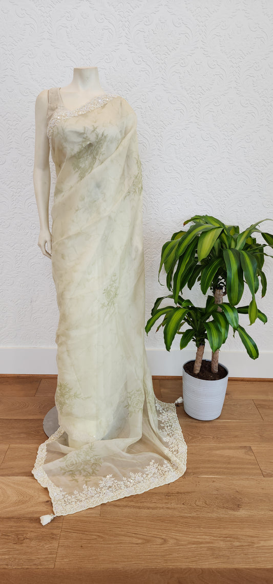 Hand Embroidery Organza Saree W/Blouse.