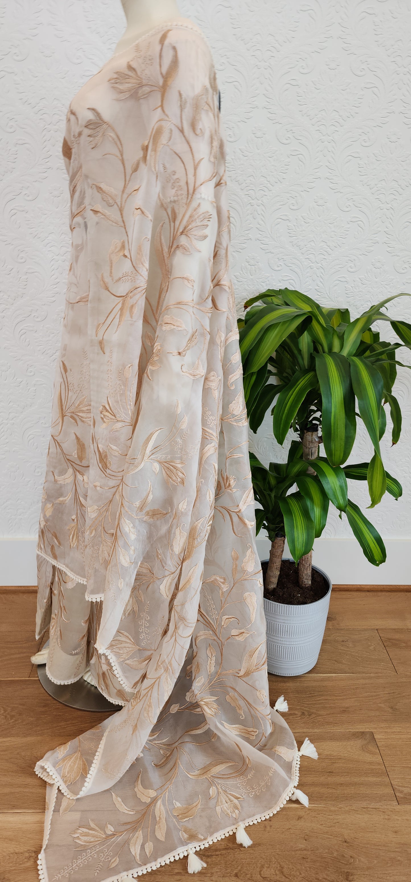 Organza Embroidery sarees W/Blouse.