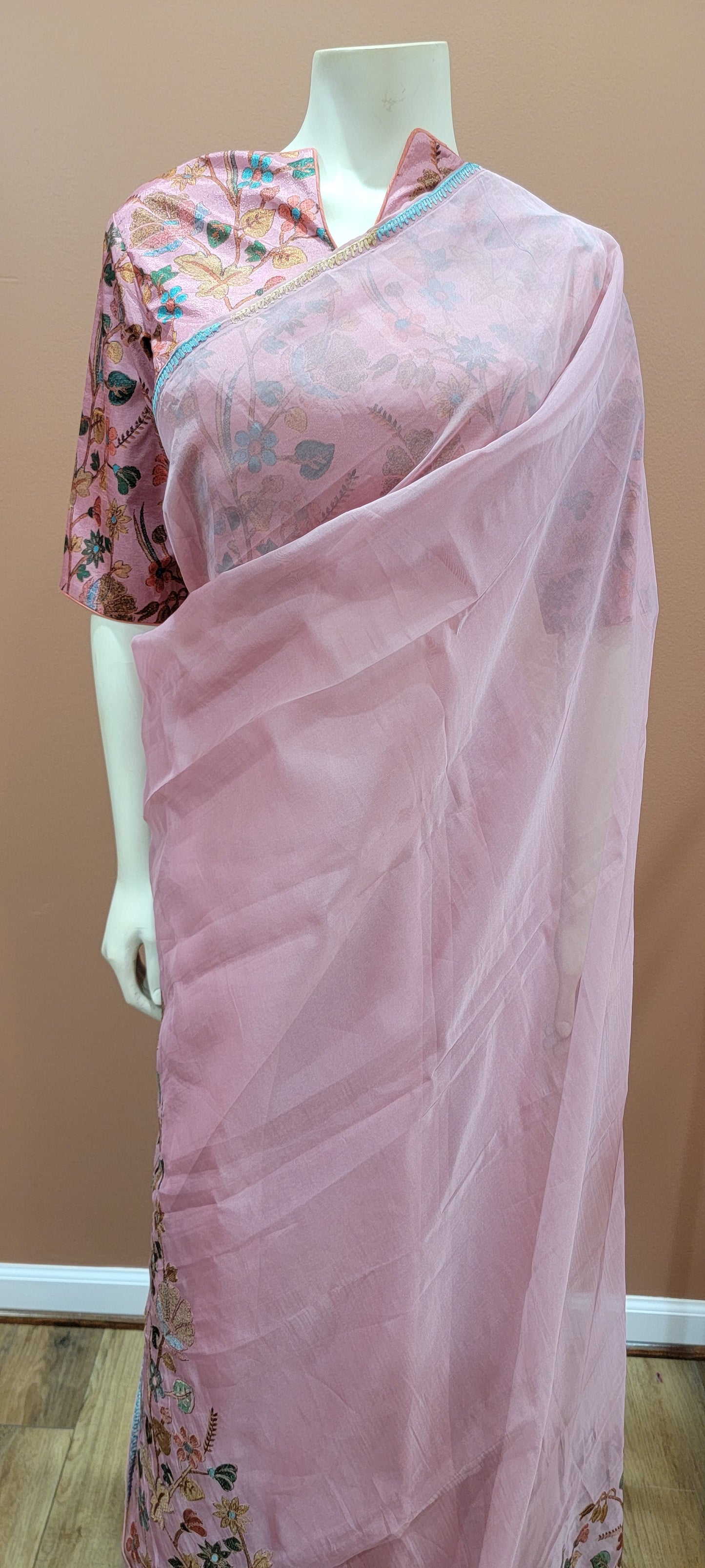 Kora Embroidered Saree w/ Printed Blouse in Pink